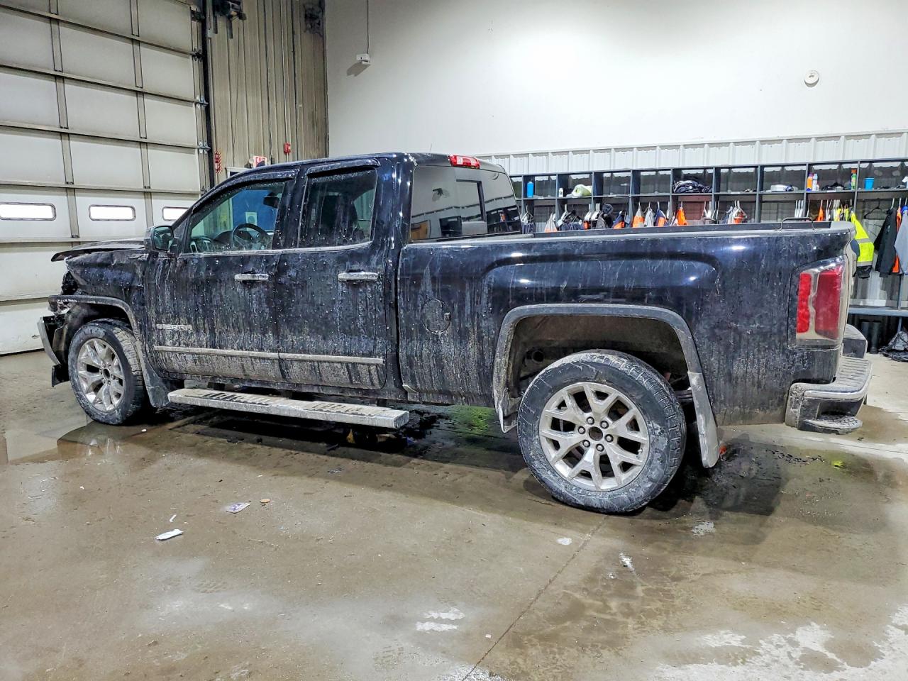 2017 GMC SIERRA K1500 SLT photo 2