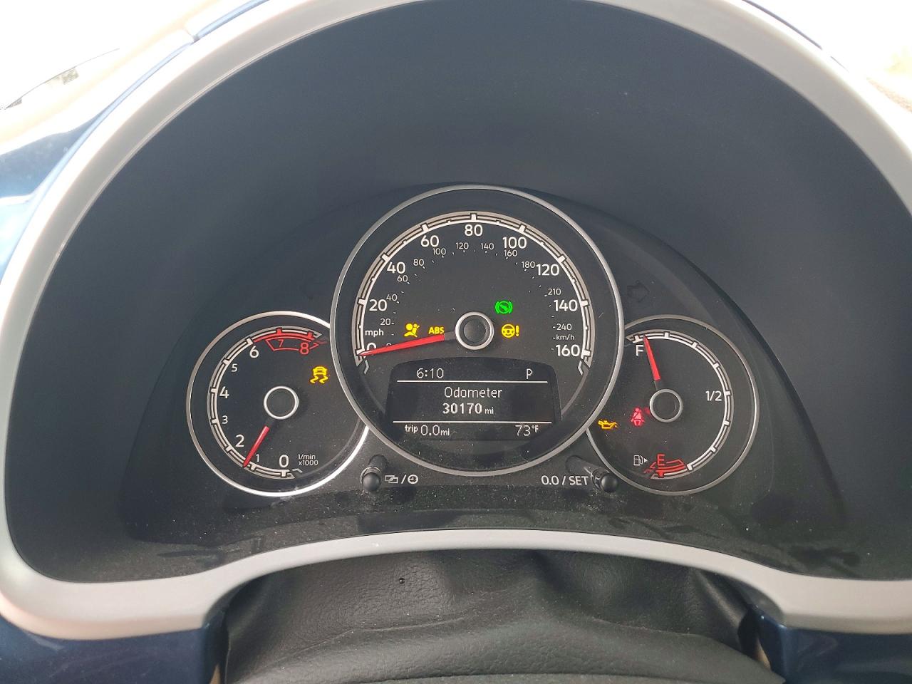 2018 VOLKSWAGEN BEETLE S photo 9