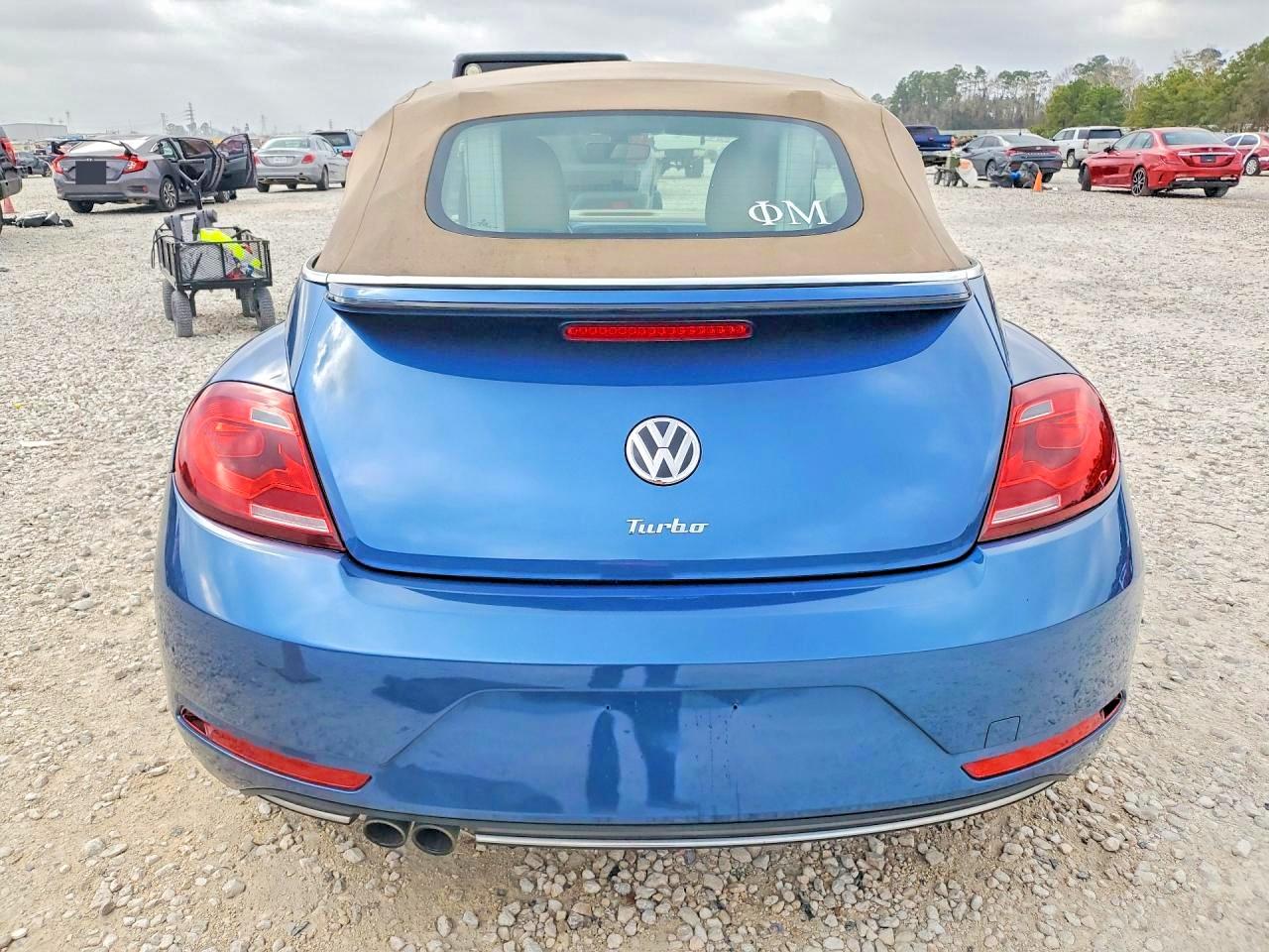 2018 VOLKSWAGEN BEETLE S photo 6