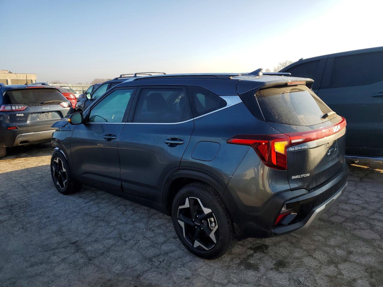 2025 KIA SELTOS EX photo 3