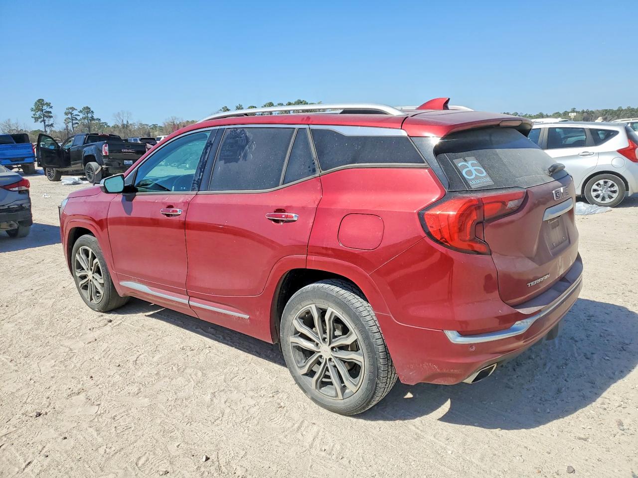 2019 GMC TERRAIN DENALI photo 3