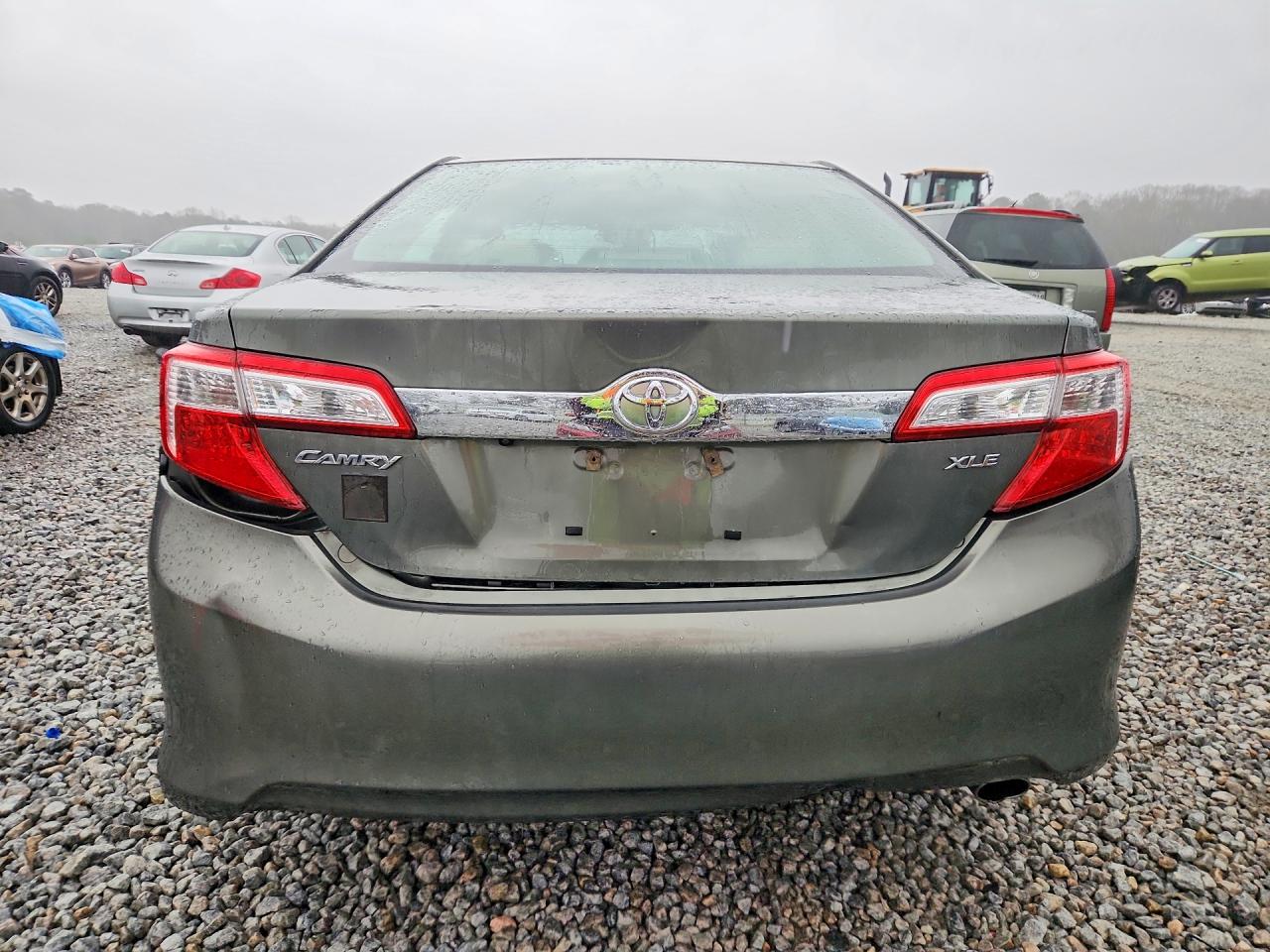 2012 TOYOTA CAMRY XLE photo 11