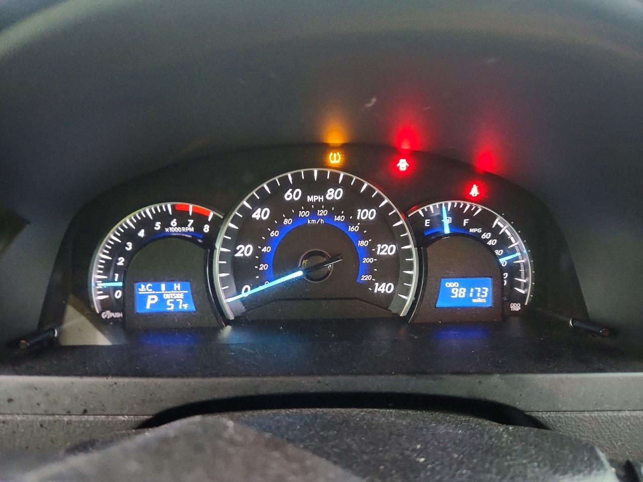 2012 TOYOTA CAMRY XLE photo 17