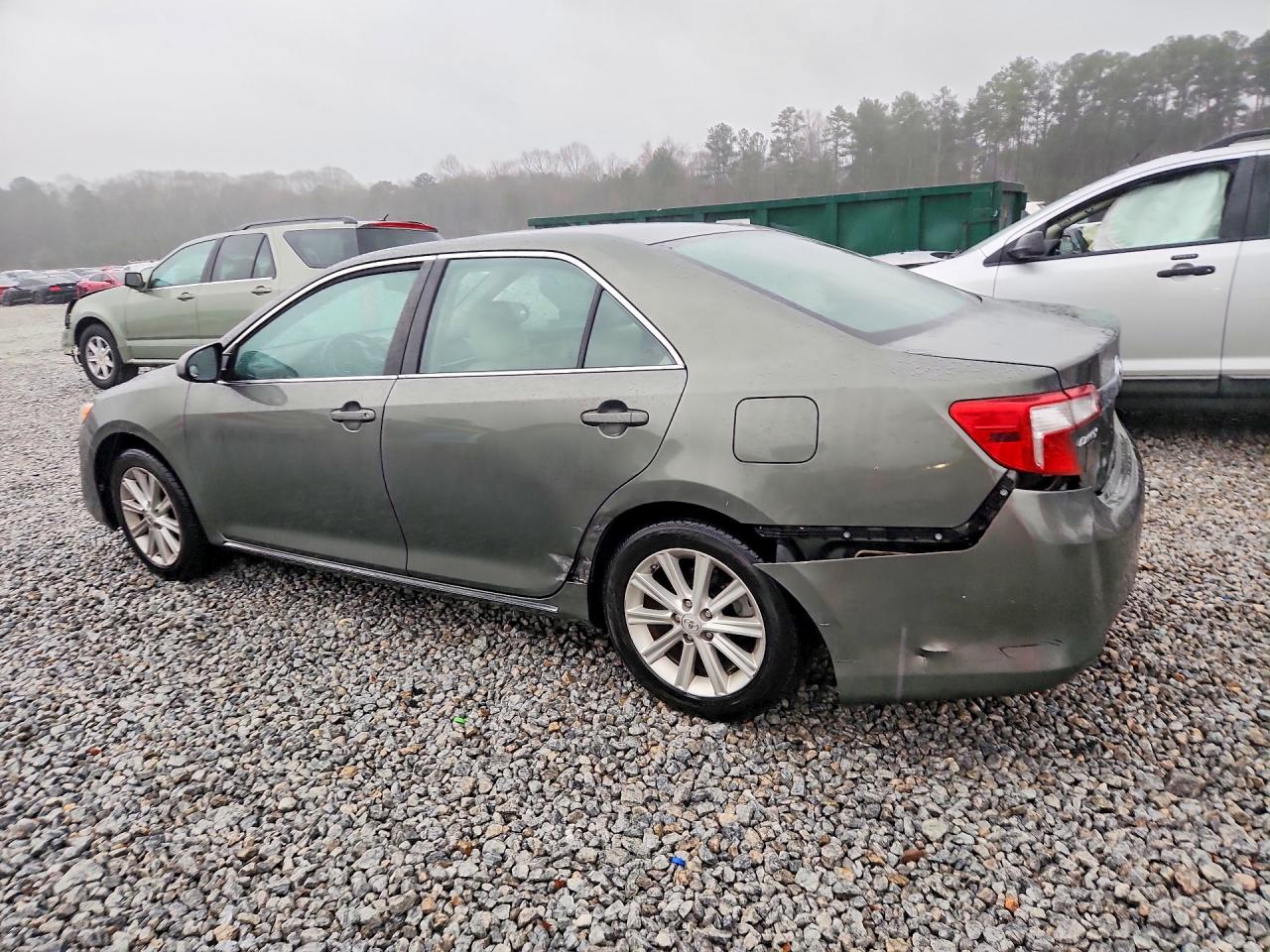 2012 TOYOTA CAMRY XLE photo 3