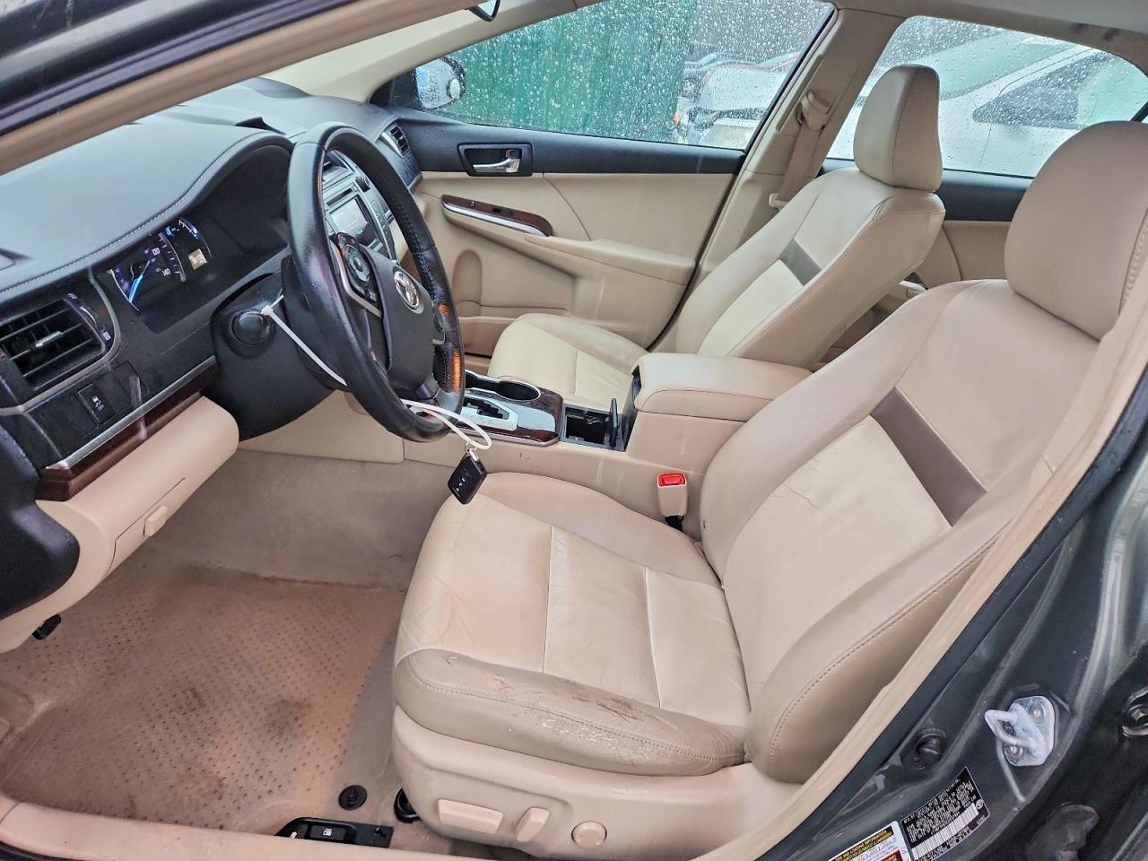 2012 TOYOTA CAMRY XLE photo 13