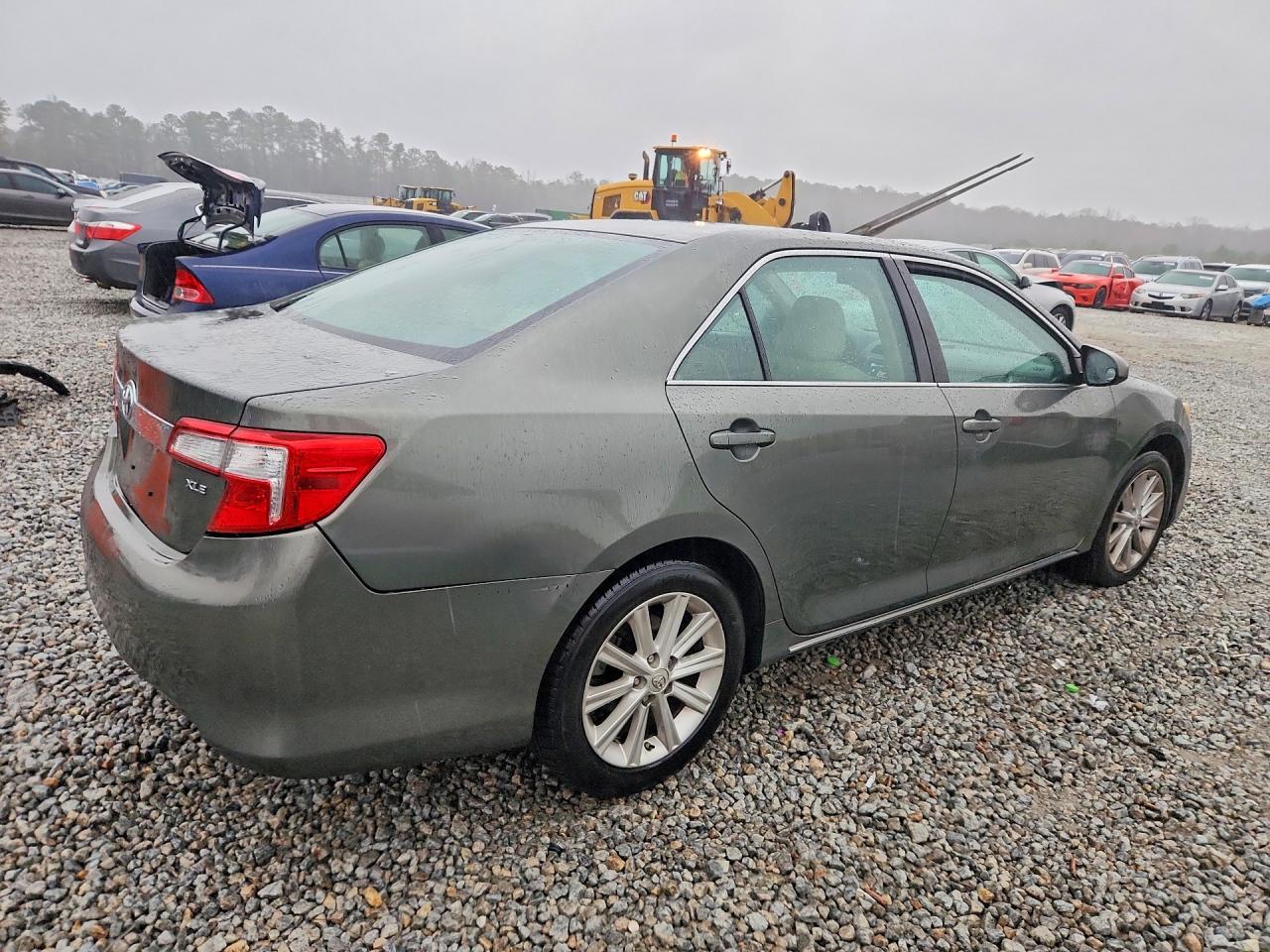 2012 TOYOTA CAMRY XLE photo 5