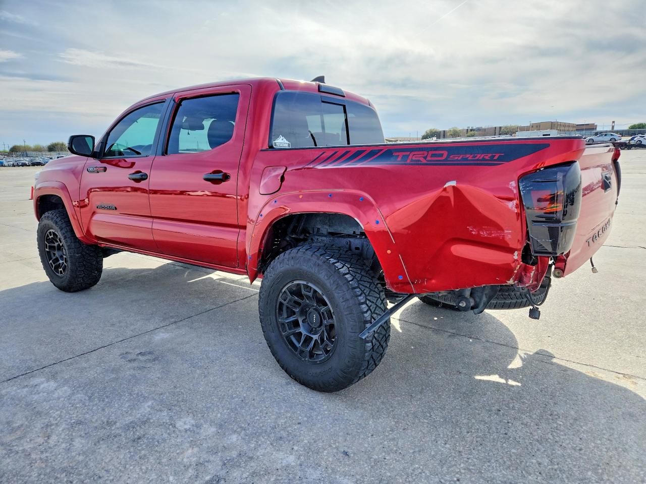 2019 TOYOTA TACOMA TRD SPORT photo 2