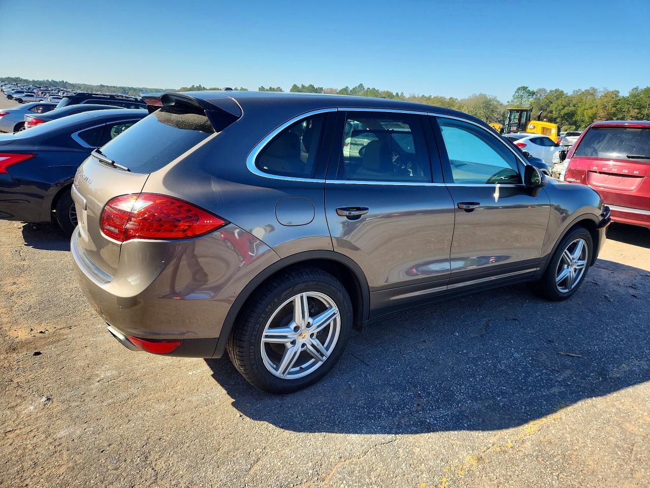 2012 PORSCHE CAYENNE photo 3