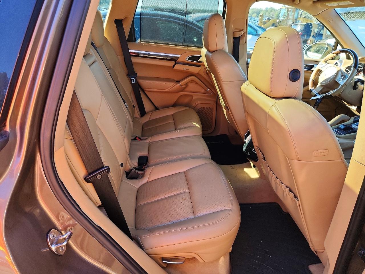 2012 PORSCHE CAYENNE photo 11