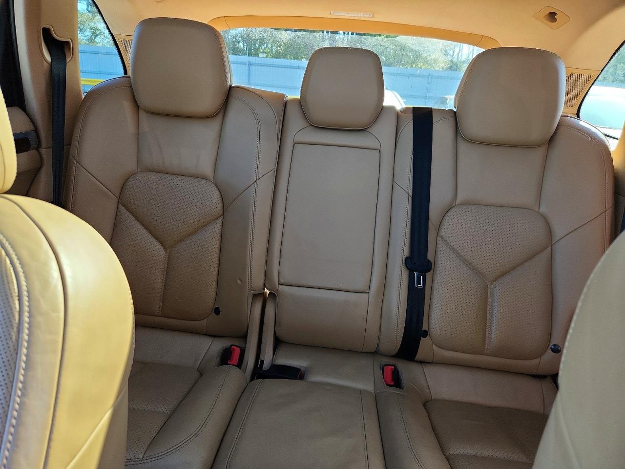 2012 PORSCHE CAYENNE photo 10