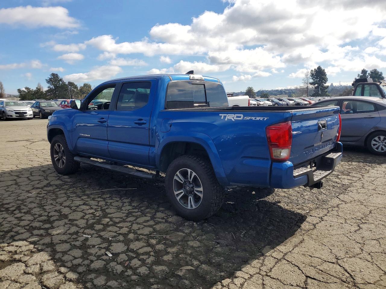 2017 TOYOTA TACOMA TRD SPORT photo 3