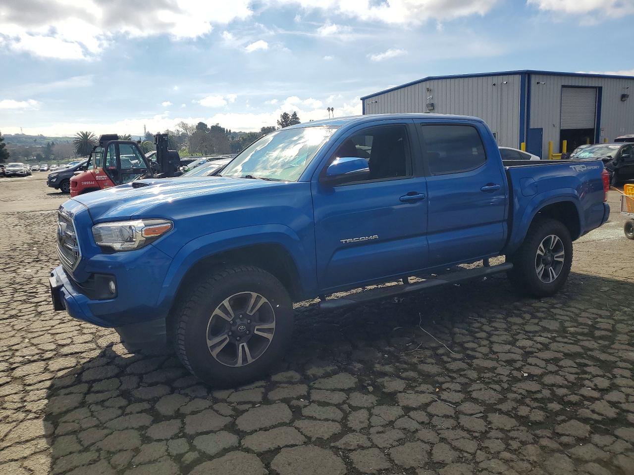 2017 TOYOTA TACOMA