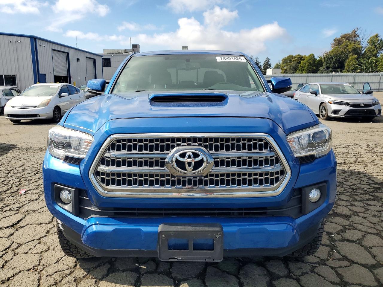 2017 TOYOTA TACOMA TRD SPORT photo 9