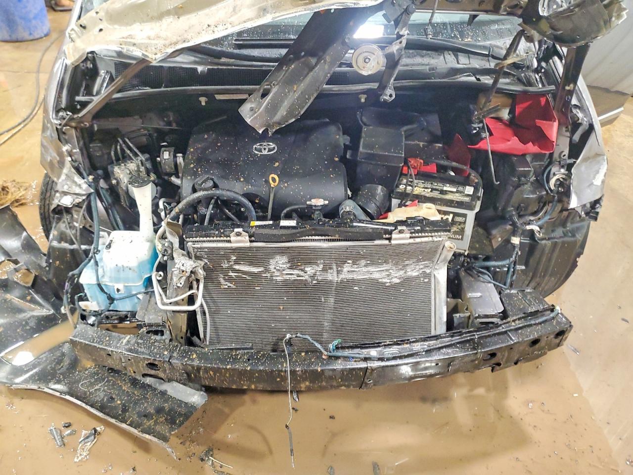 2017 TOYOTA SIENNA XLE 8-PASSENGER photo 12
