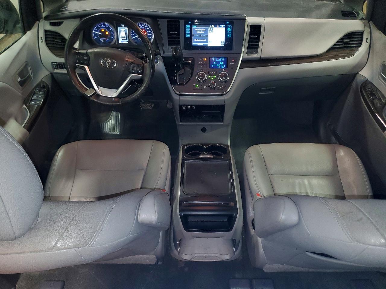 2017 TOYOTA SIENNA XLE 8-PASSENGER photo 8