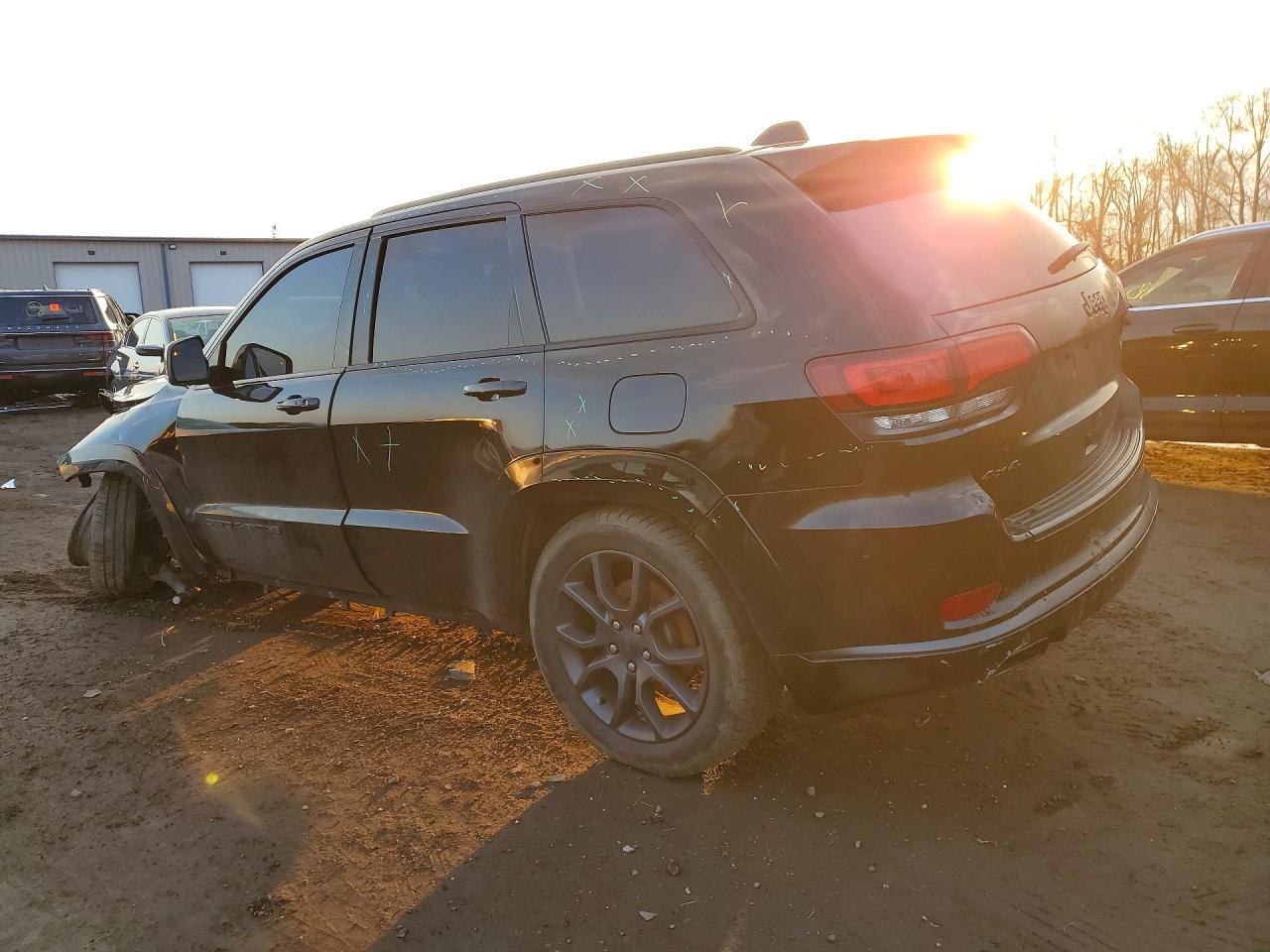 2020 JEEP GRAND CHEROKEE OVERLAND photo 2