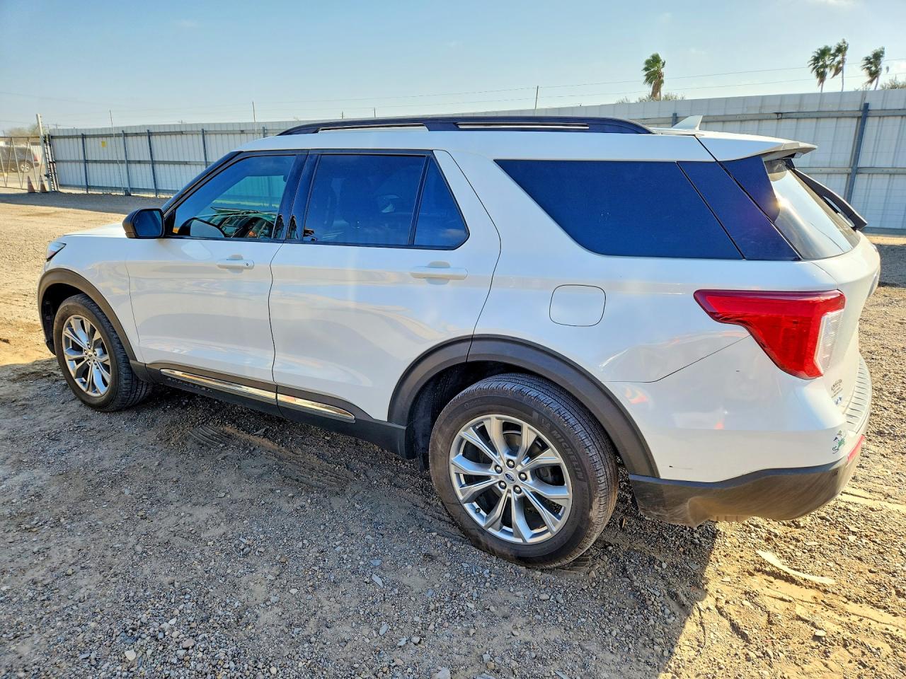 2021 FORD EXPLORER XLT photo 3