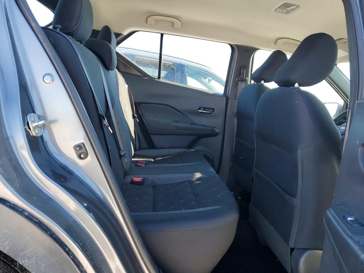 2019 NISSAN KICKS S photo 21