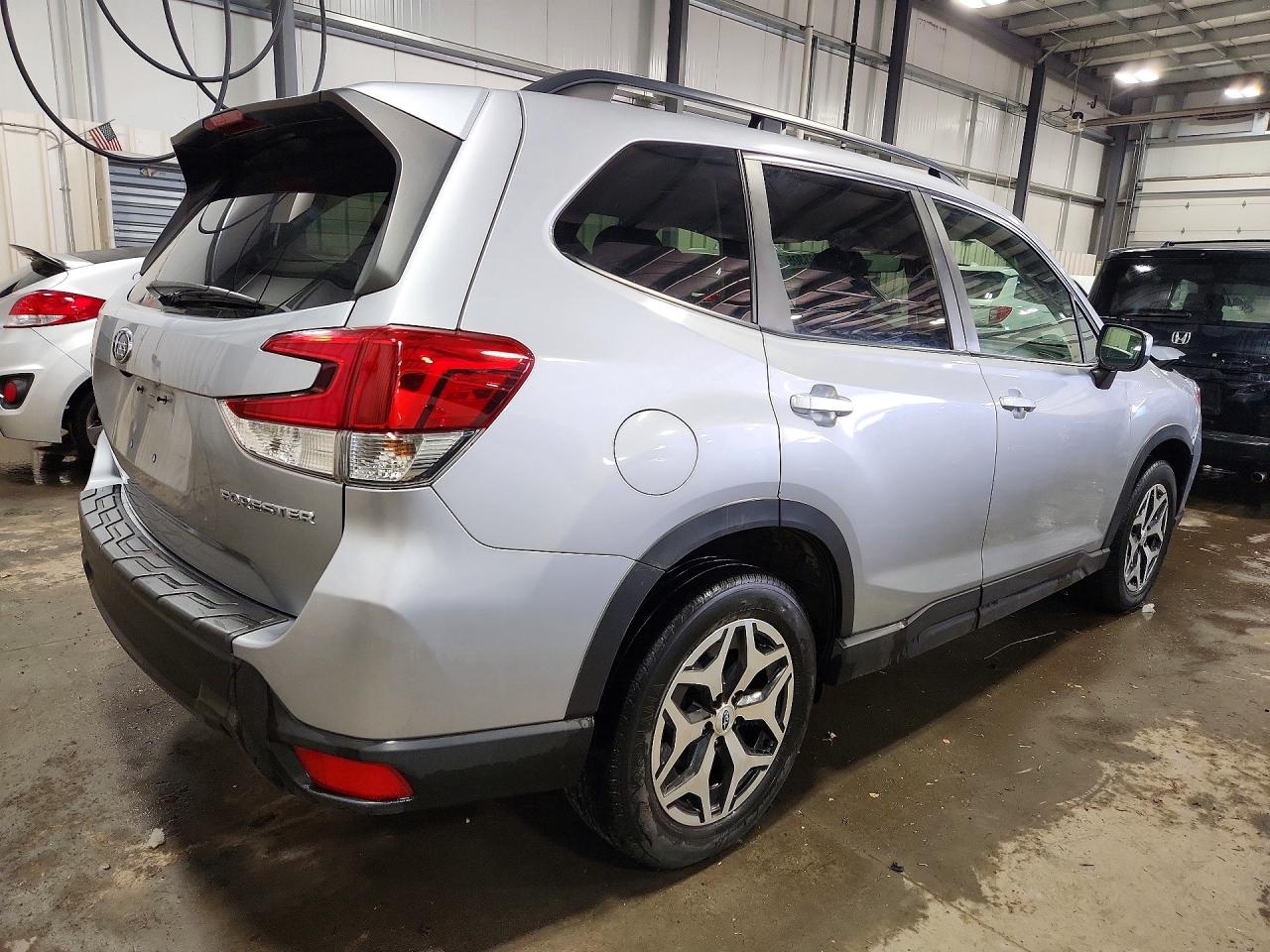 2019 SUBARU FORESTER PREMIUM photo 5