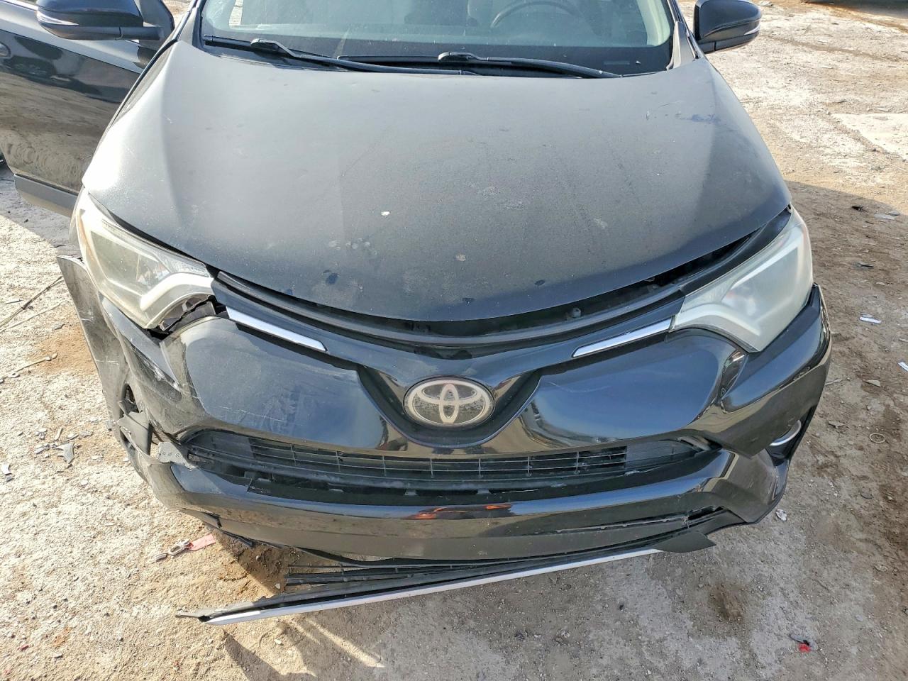 2018 TOYOTA RAV4 XLE photo 23