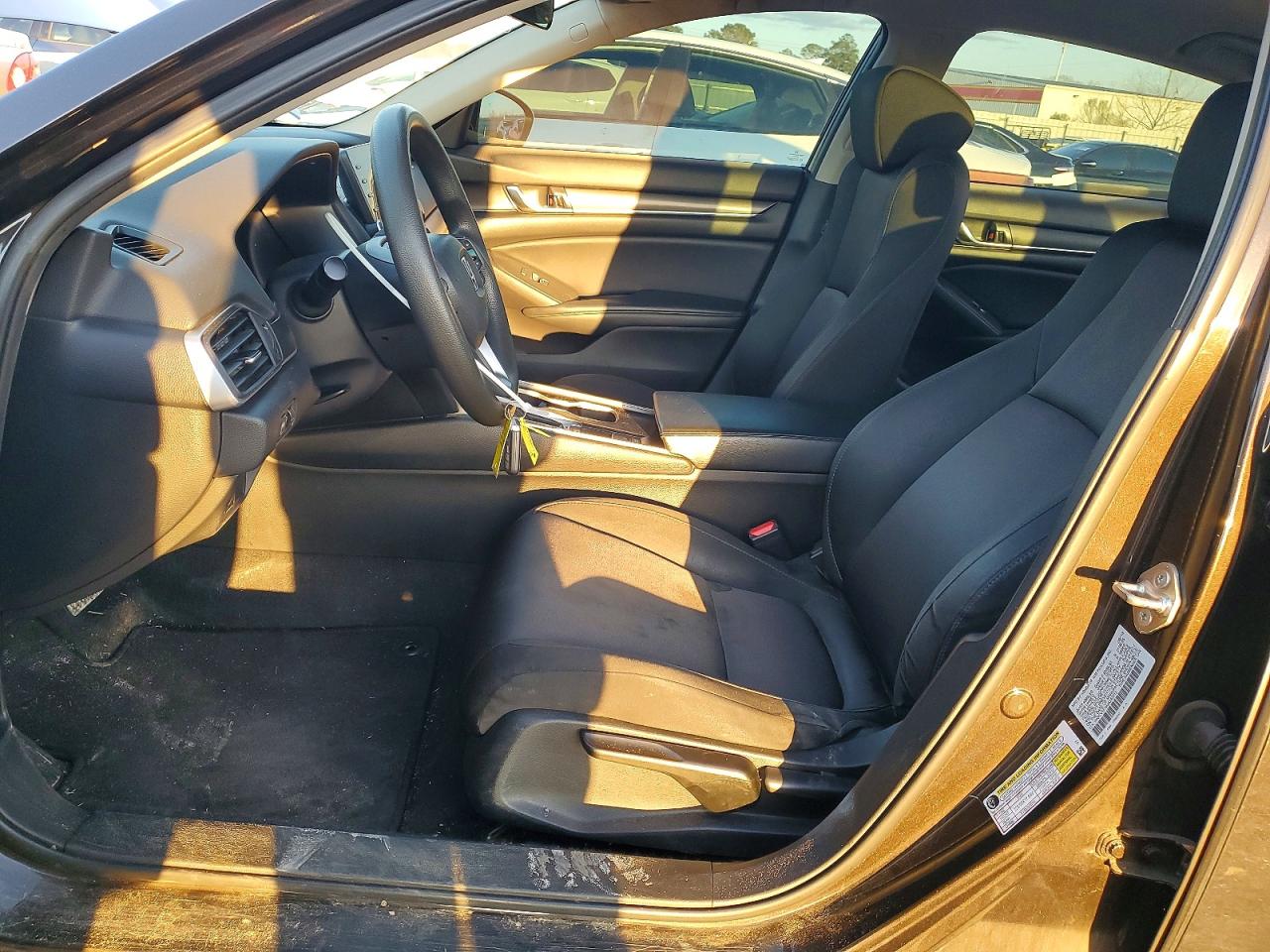 2018 HONDA ACCORD LX photo 7