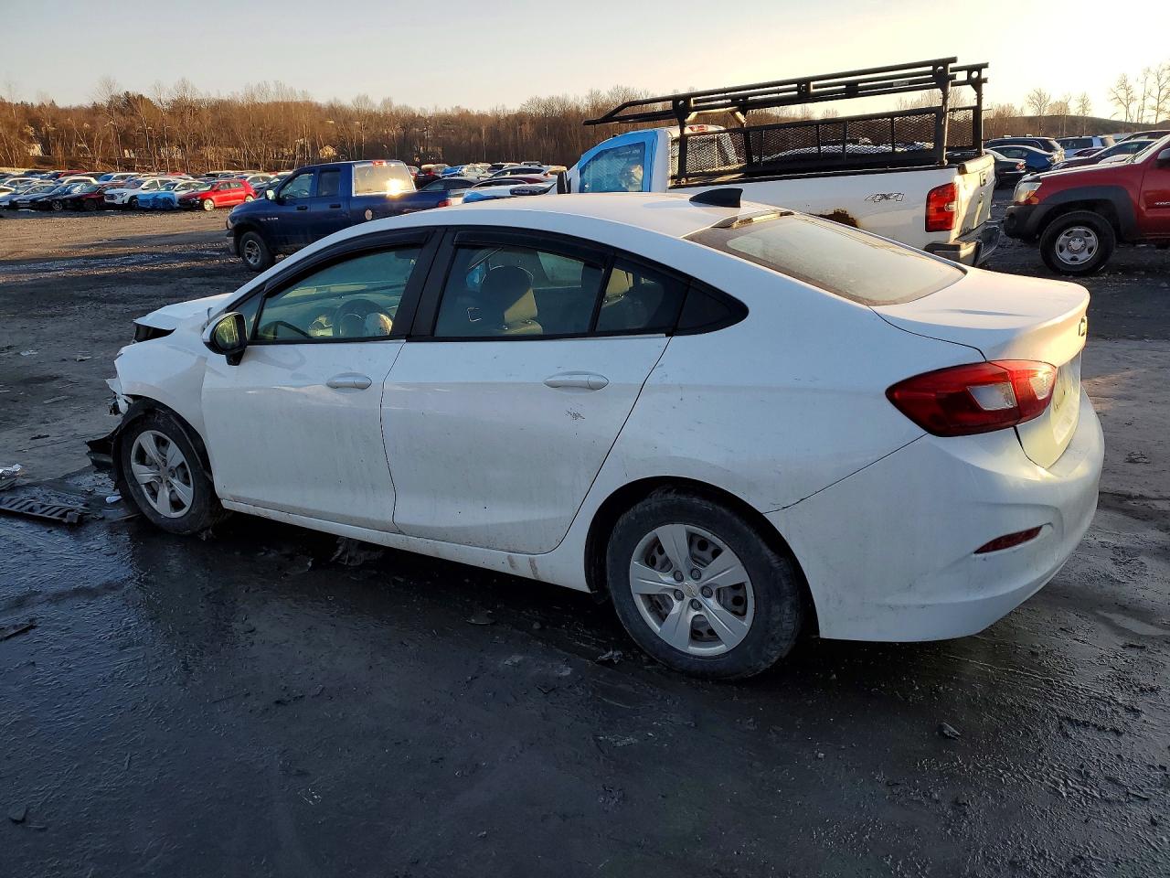 2017 CHEVROLET CRUZE LS photo 3
