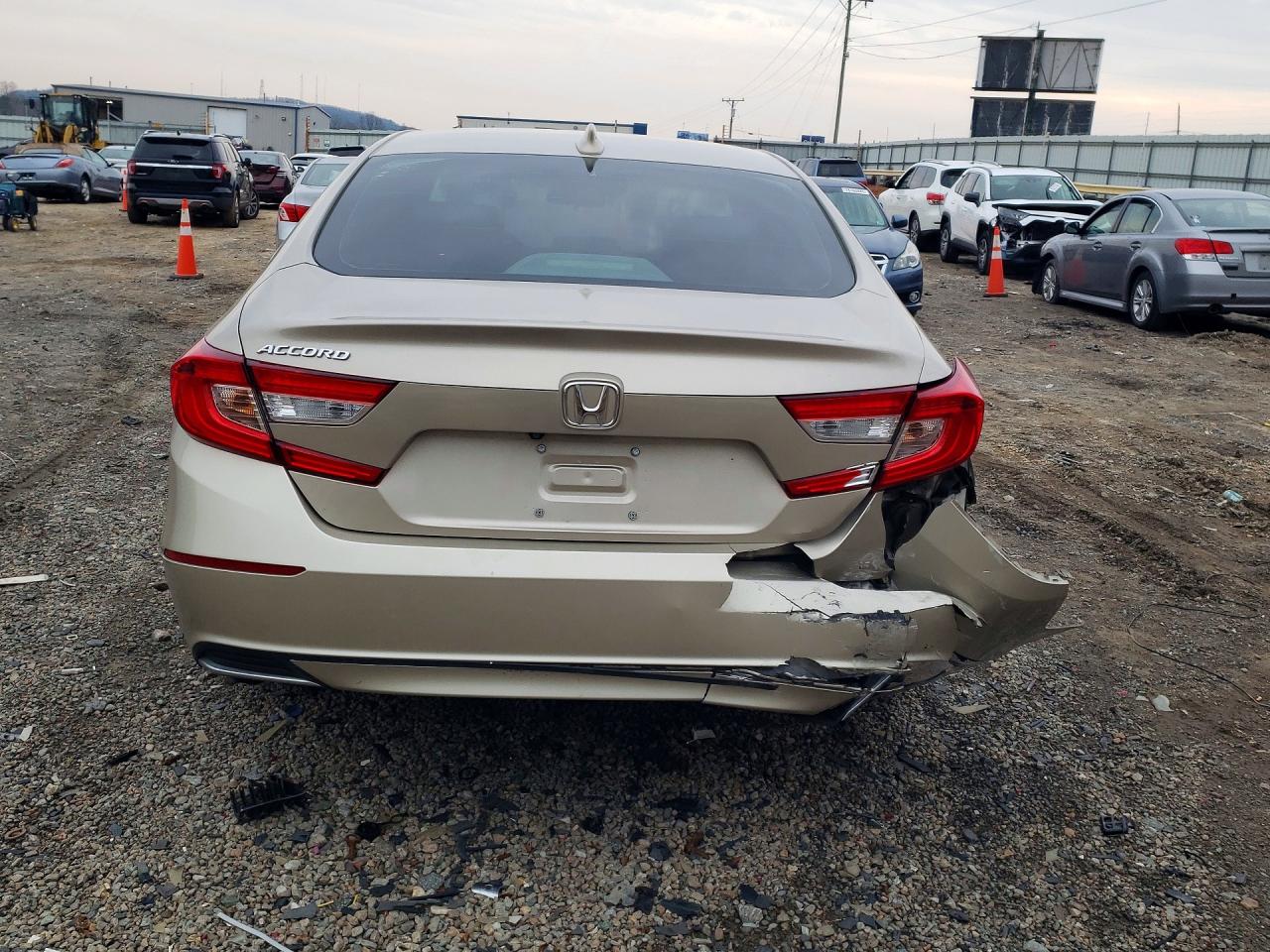 2018 HONDA ACCORD EX photo 6