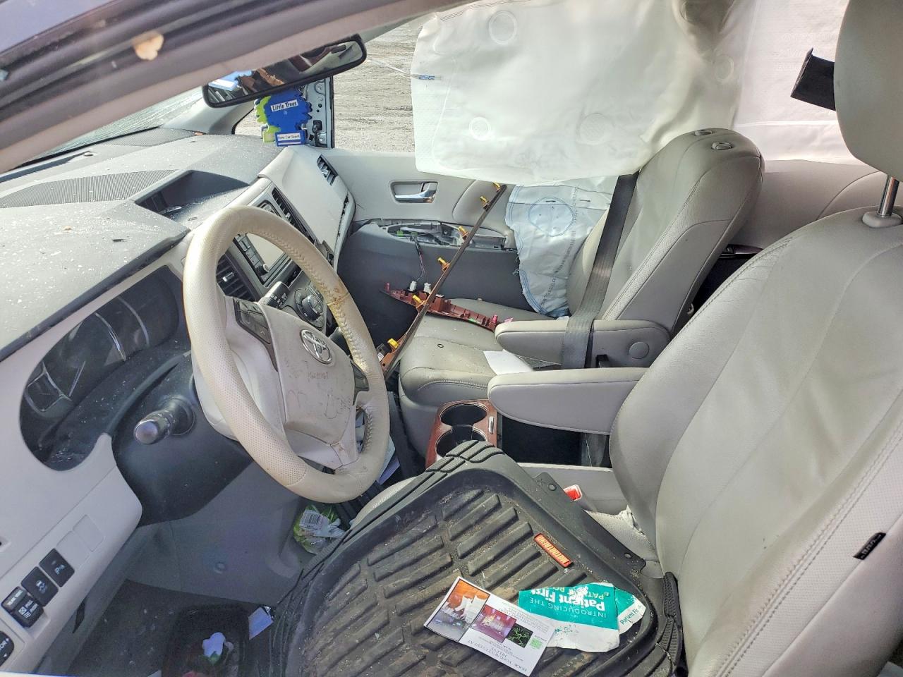 2014 TOYOTA SIENNA XLE 8-PASSENGER photo 13