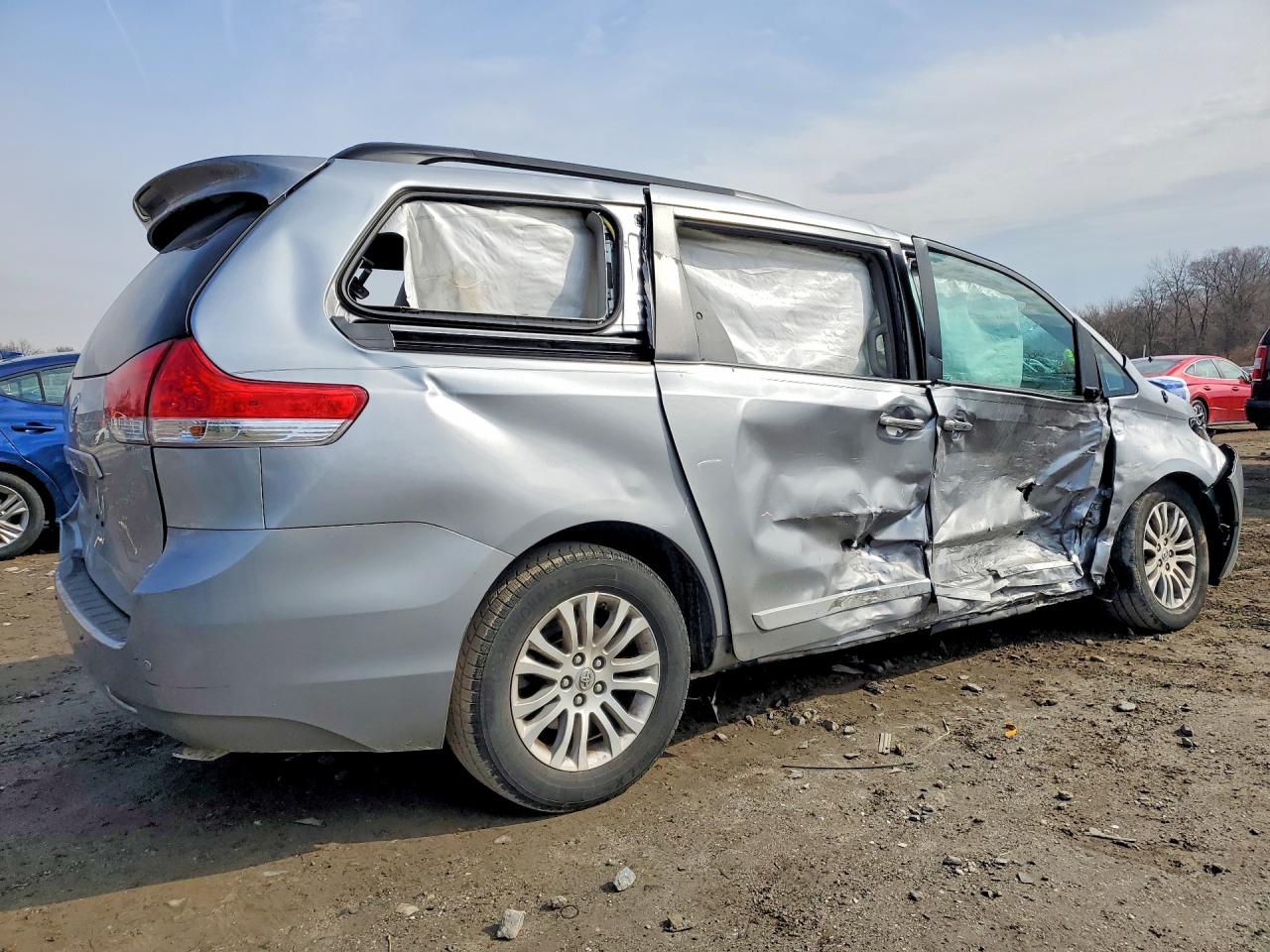 2014 TOYOTA SIENNA XLE 8-PASSENGER photo 5