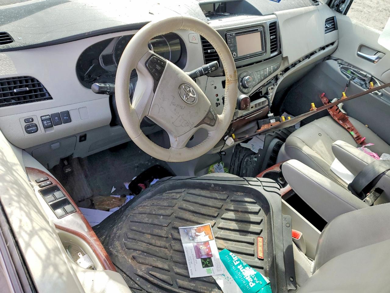 2014 TOYOTA SIENNA XLE 8-PASSENGER photo 15