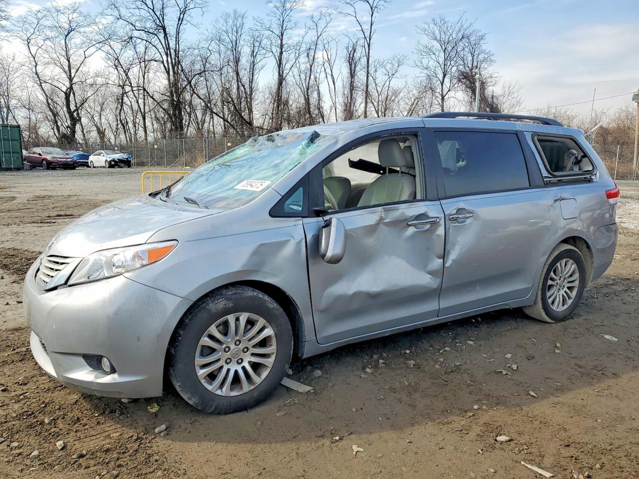 2014 TOYOTA SIENNA