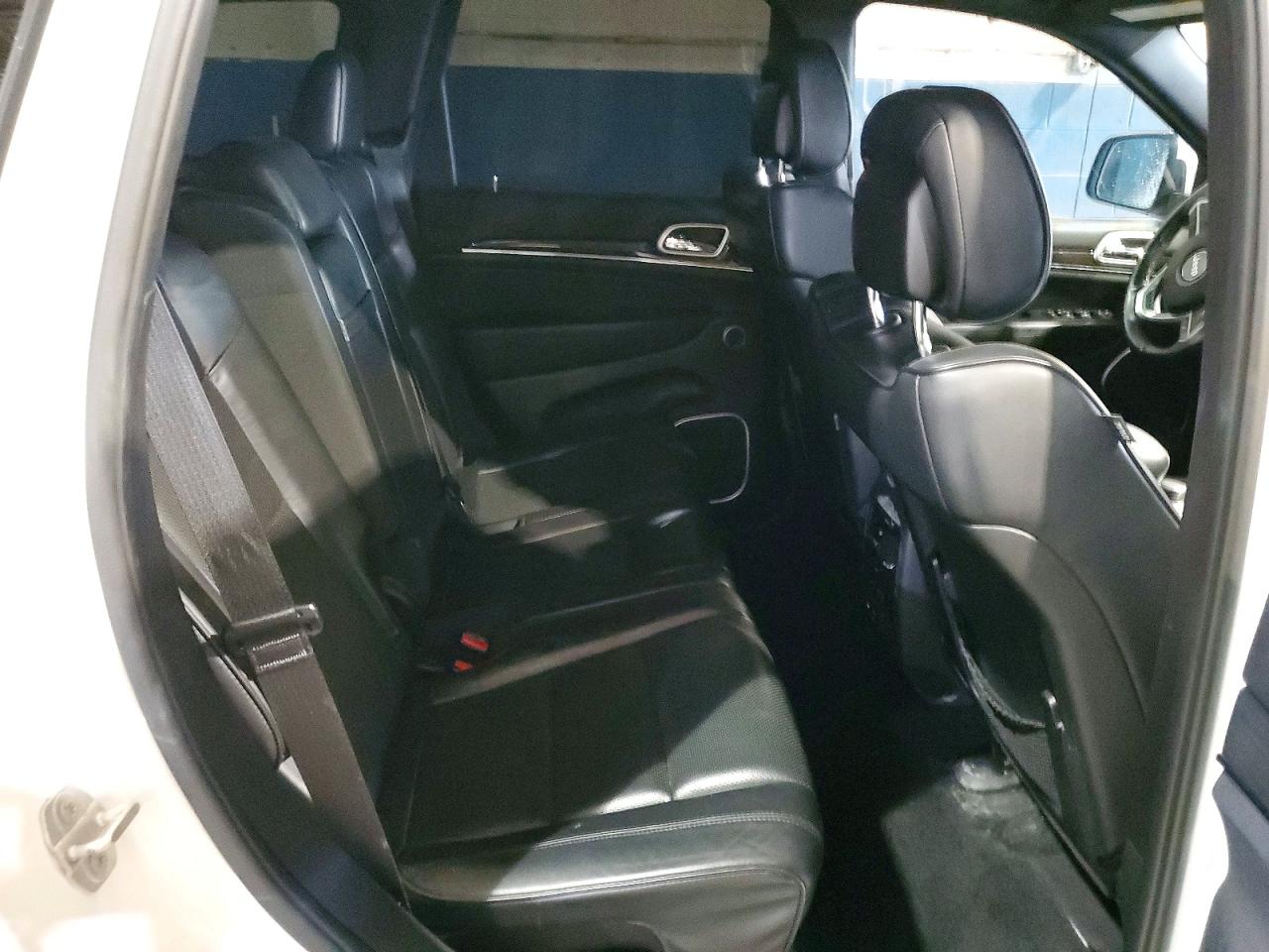 2015 JEEP GRAND CHEROKEE OVERLAND photo 31