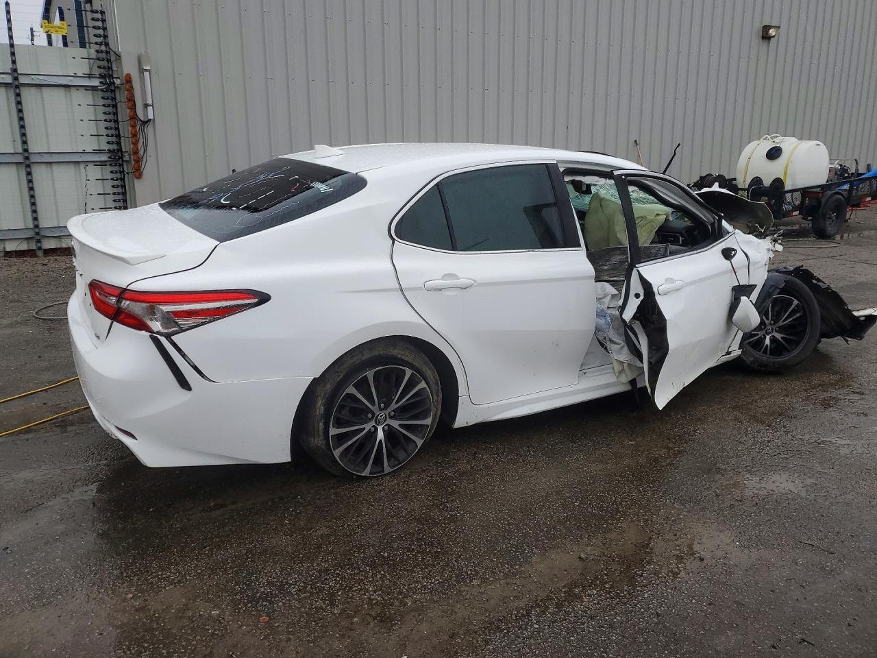 2019 TOYOTA CAMRY SE photo 5