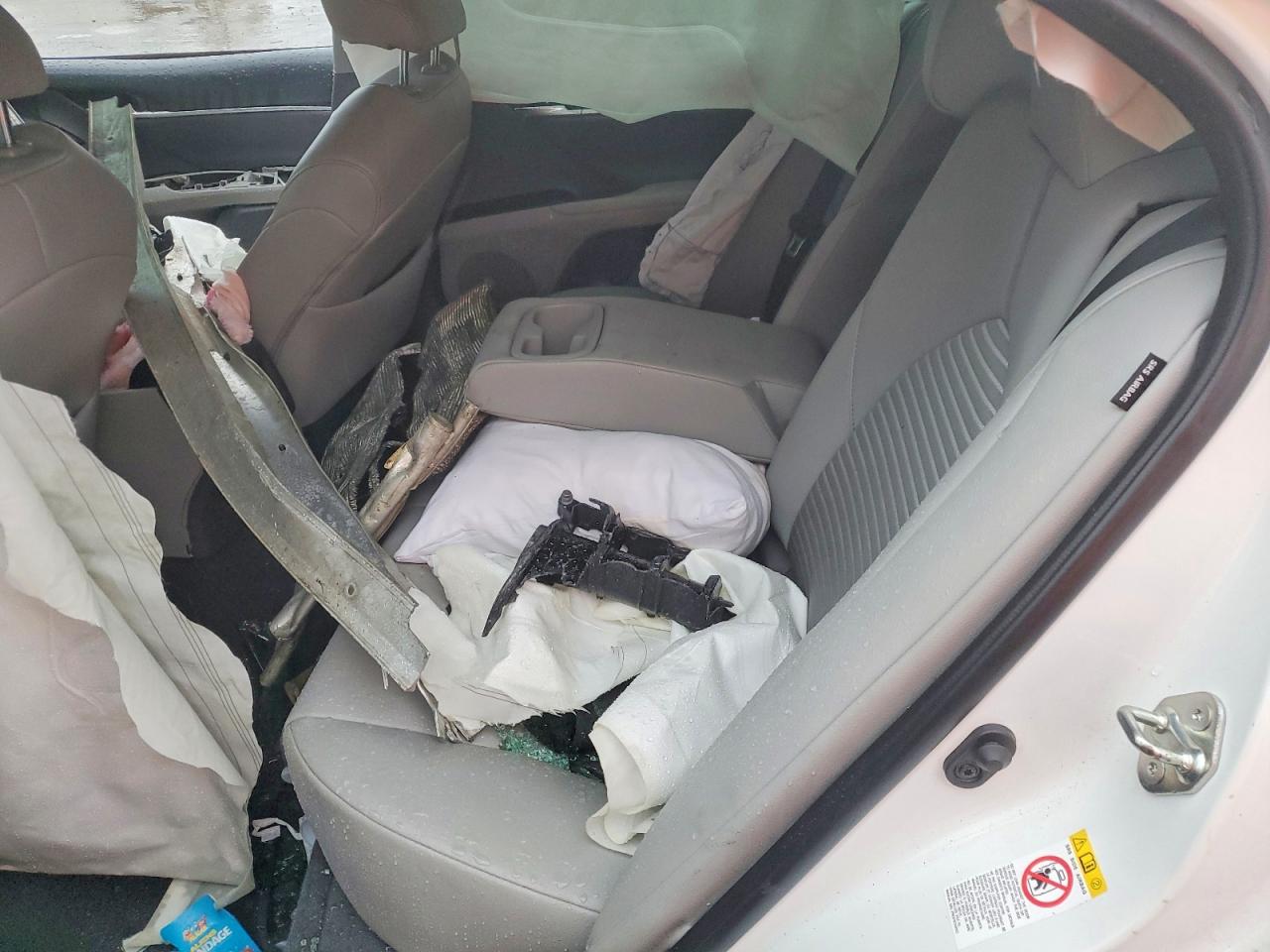 2019 TOYOTA CAMRY SE photo 19
