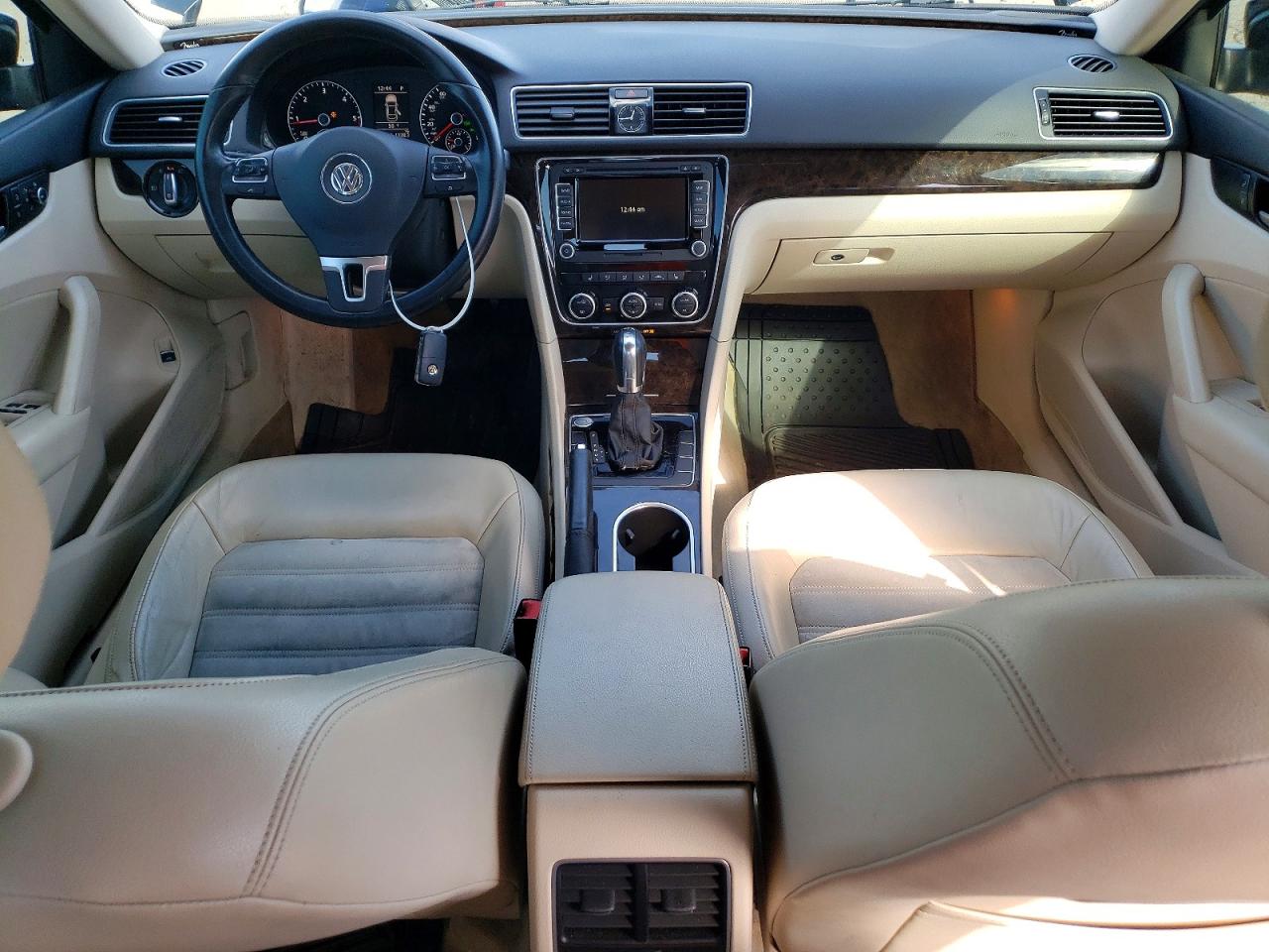 2014 VOLKSWAGEN PASSAT SEL photo 15