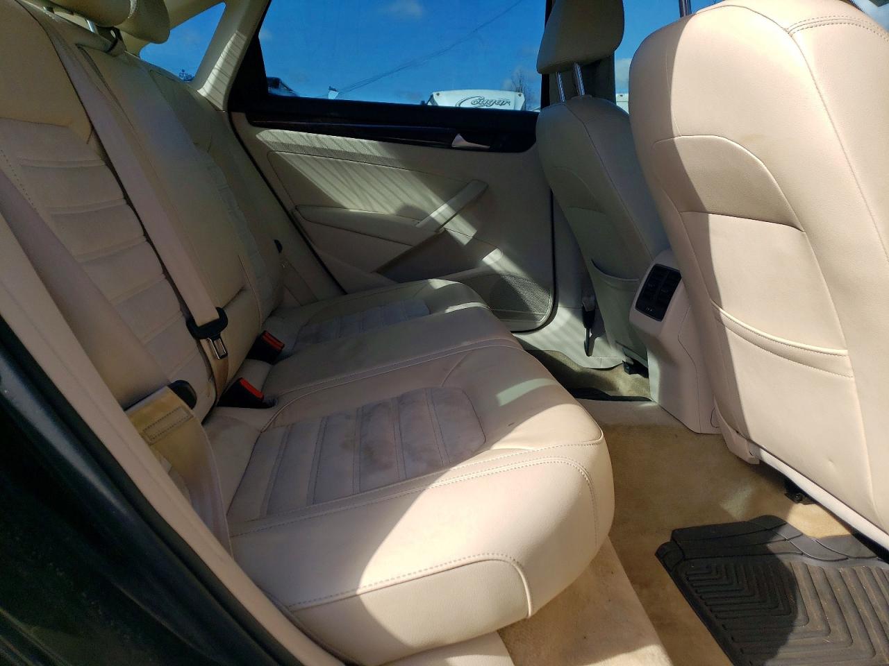 2014 VOLKSWAGEN PASSAT SEL photo 19