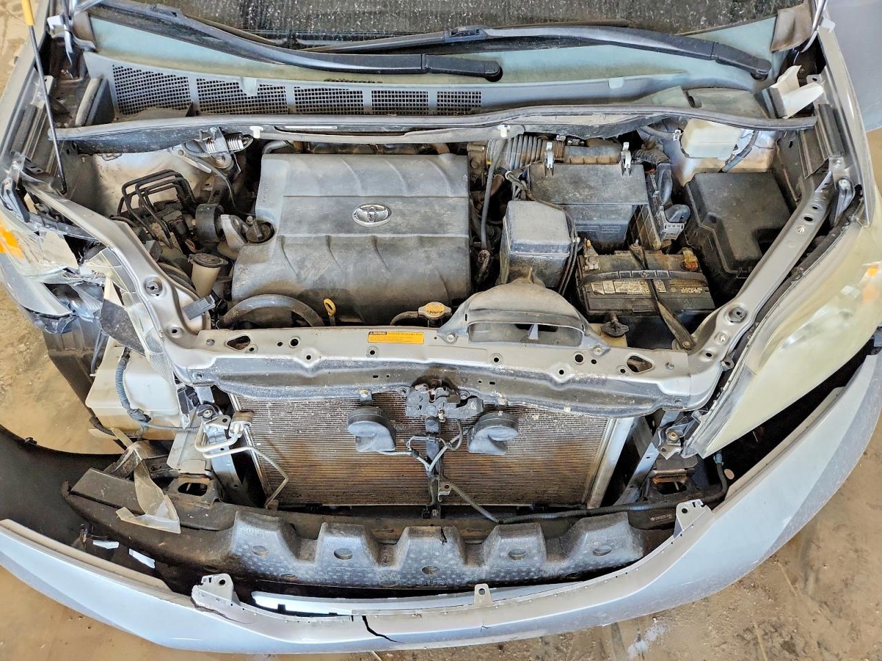 2013 TOYOTA SIENNA XLE 8-PASSENGER photo 12