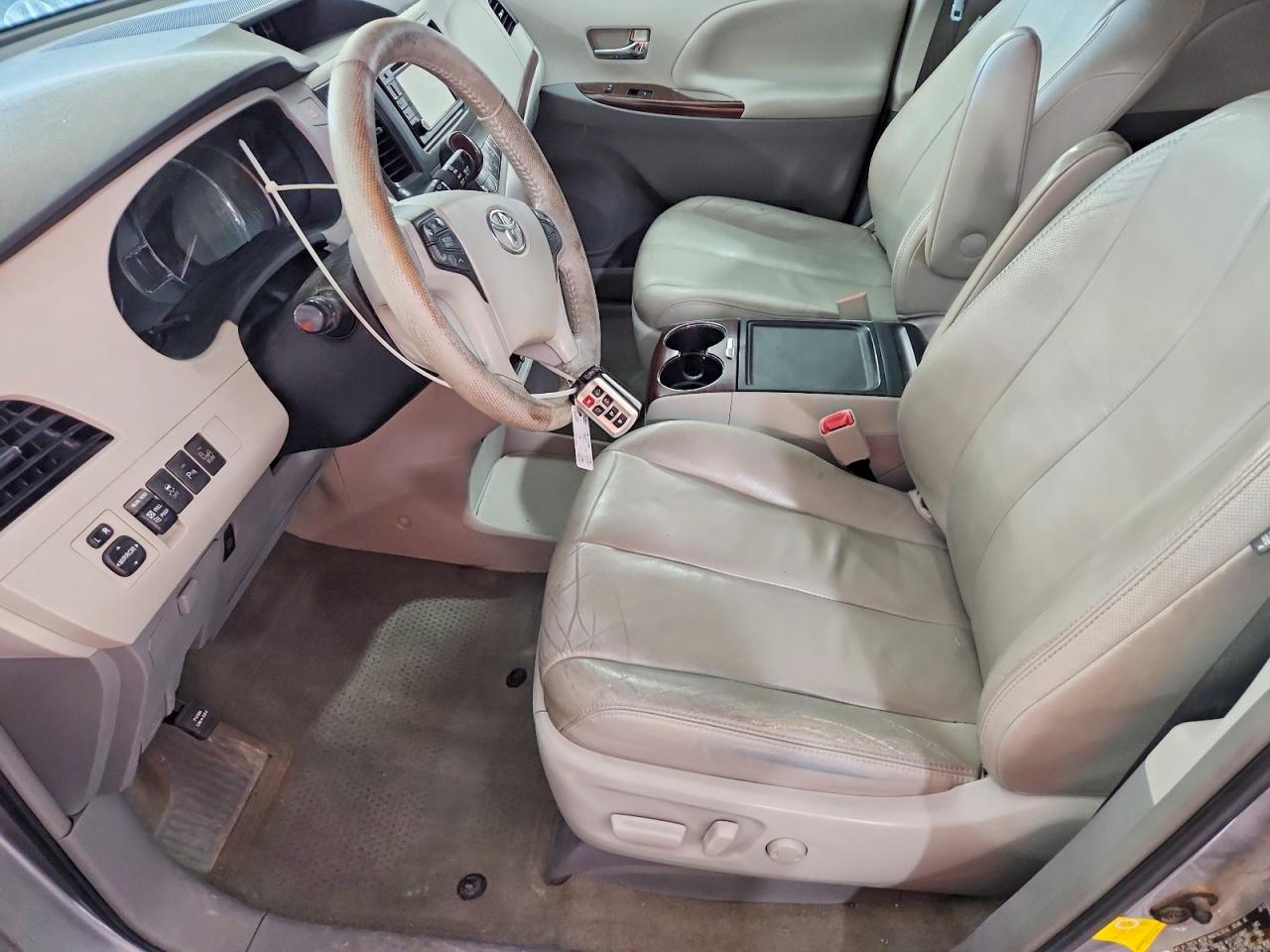 2013 TOYOTA SIENNA XLE 8-PASSENGER photo 7