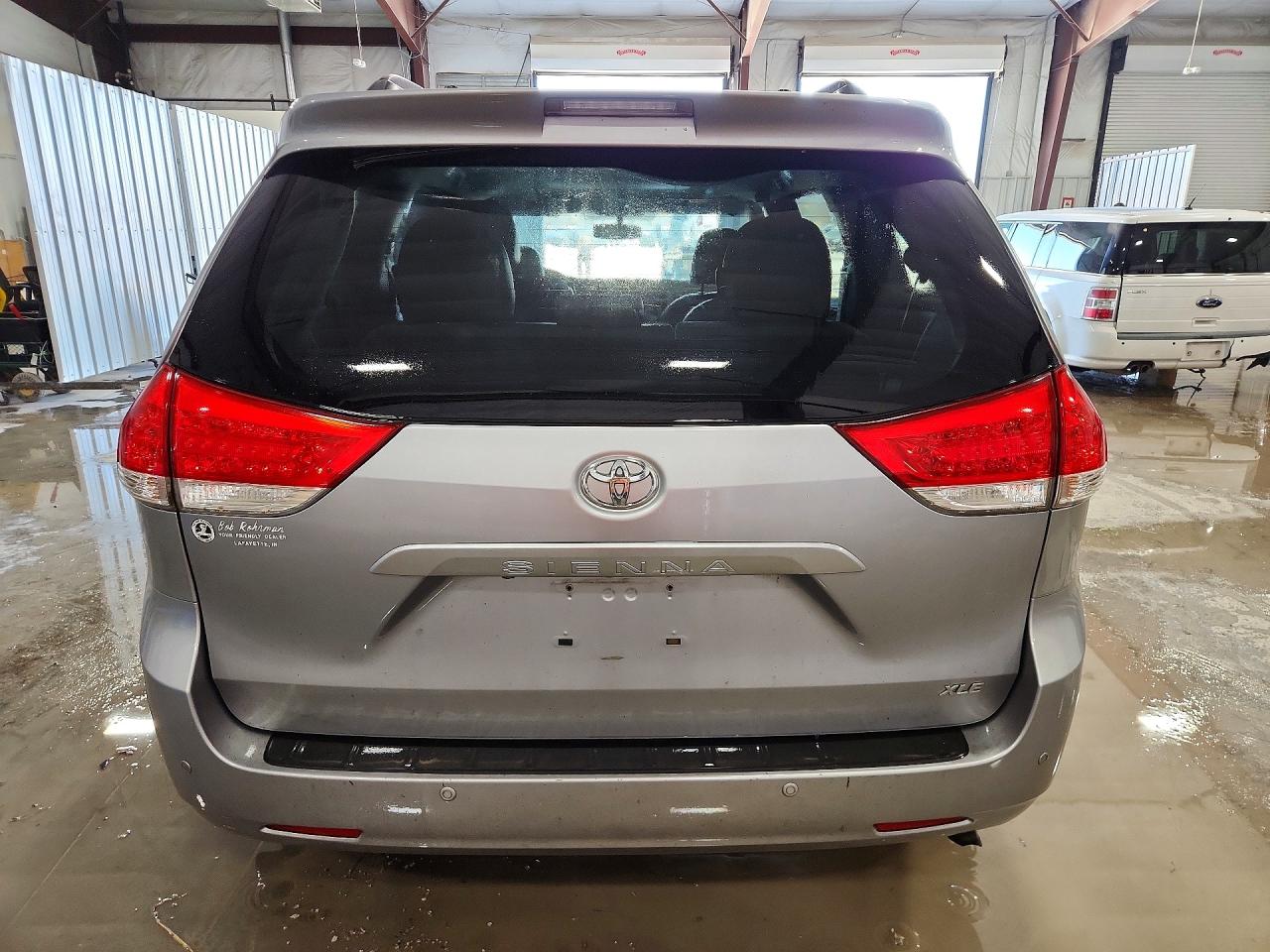 2013 TOYOTA SIENNA XLE 8-PASSENGER photo 6