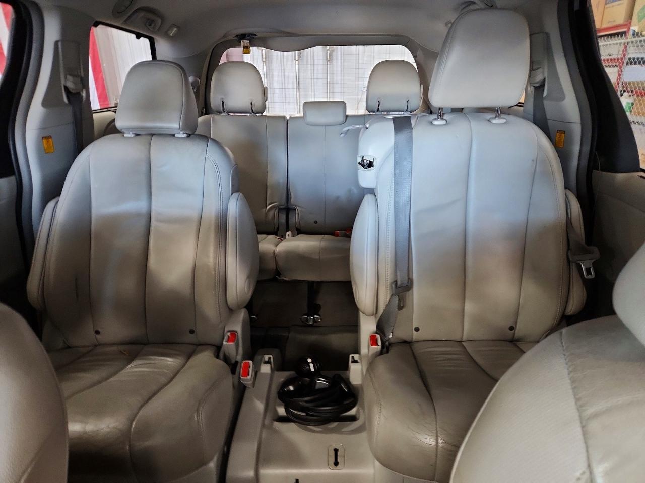 2013 TOYOTA SIENNA XLE 8-PASSENGER photo 10