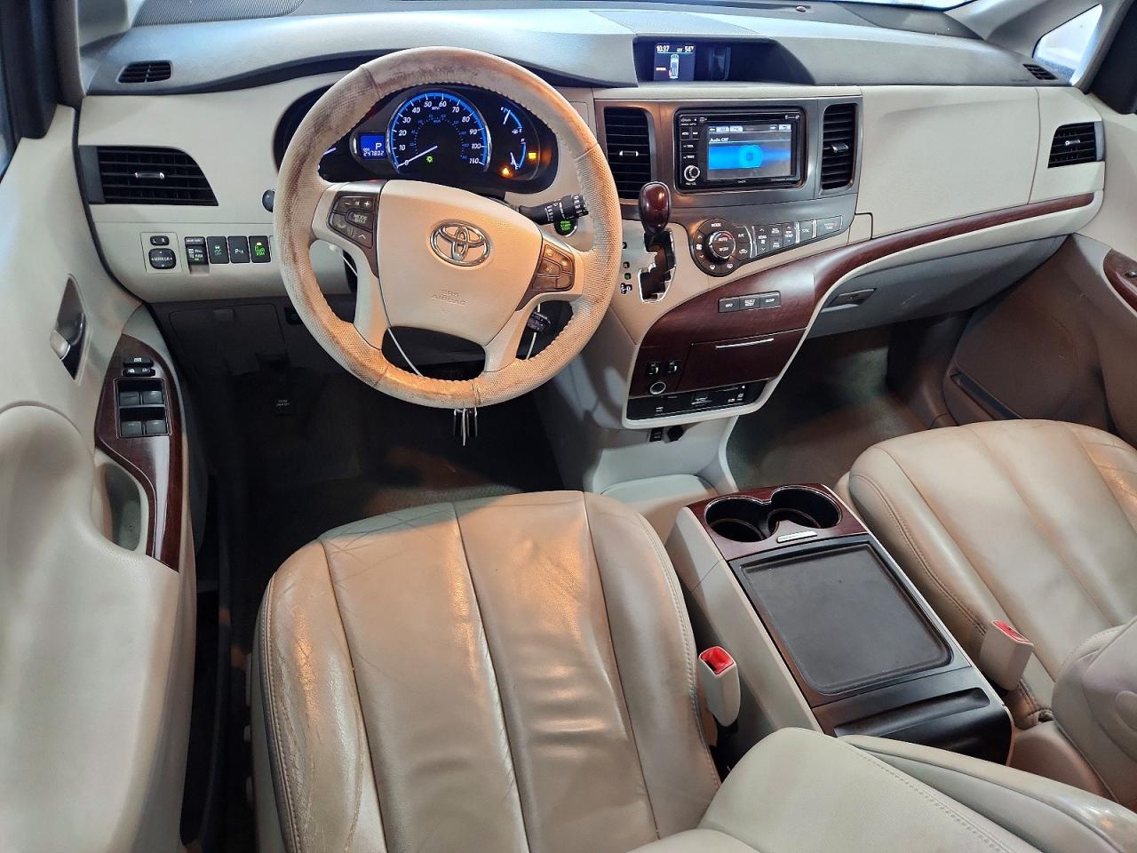 2013 TOYOTA SIENNA XLE 8-PASSENGER photo 8