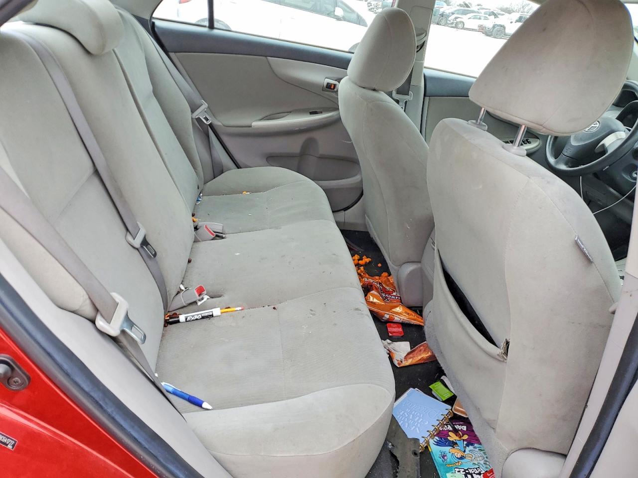 2011 TOYOTA COROLLA LE photo 10