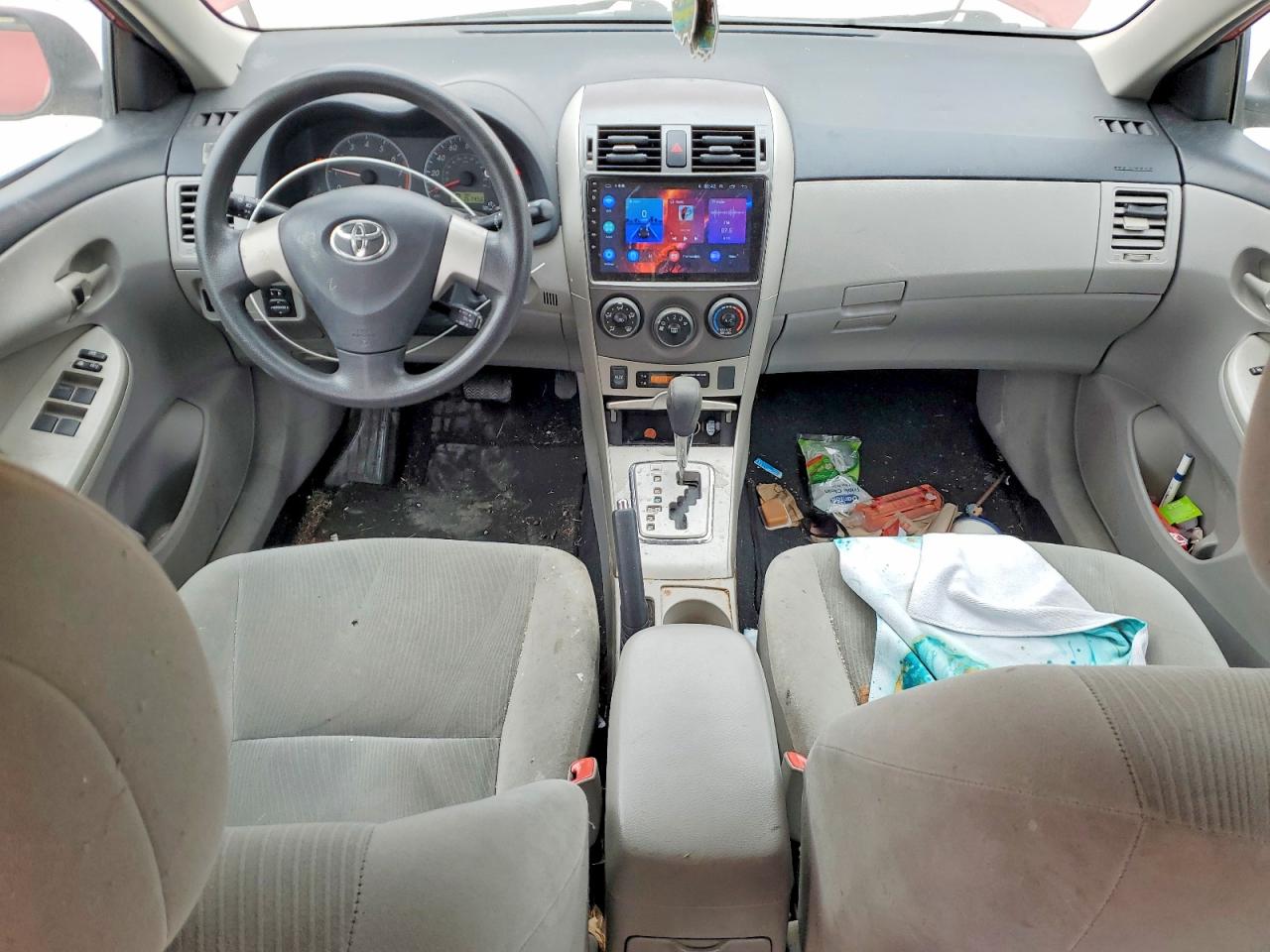 2011 TOYOTA COROLLA LE photo 8