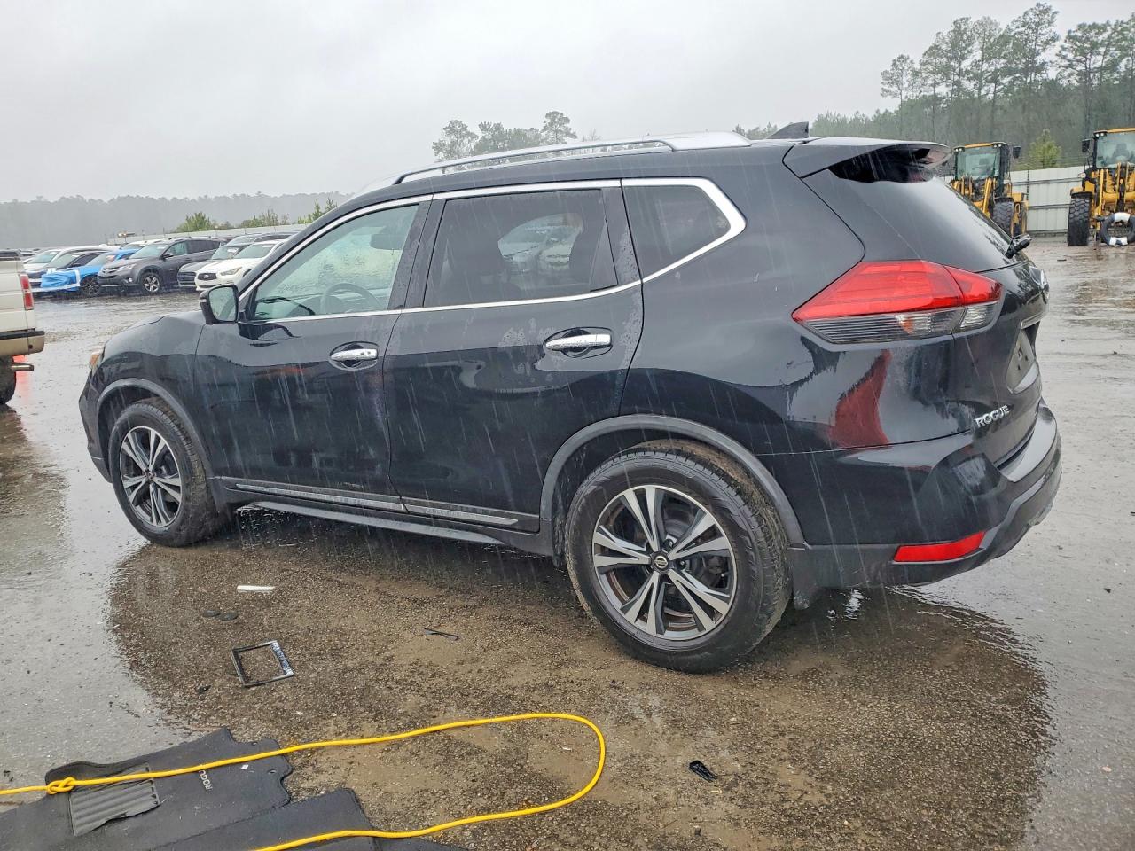 2017 NISSAN ROGUE SL photo 2