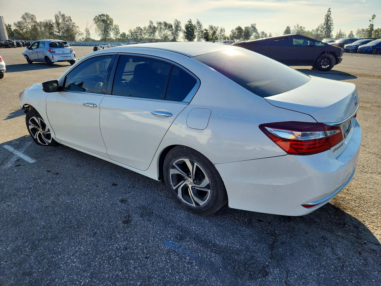 2016 HONDA ACCORD LX photo 4
