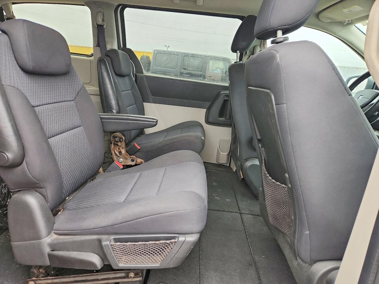 2010 DODGE GRAND CARAVAN SE photo 11
