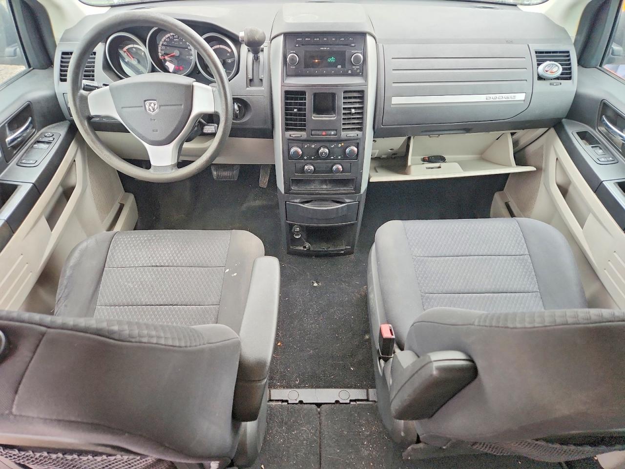 2010 DODGE GRAND CARAVAN SE photo 8