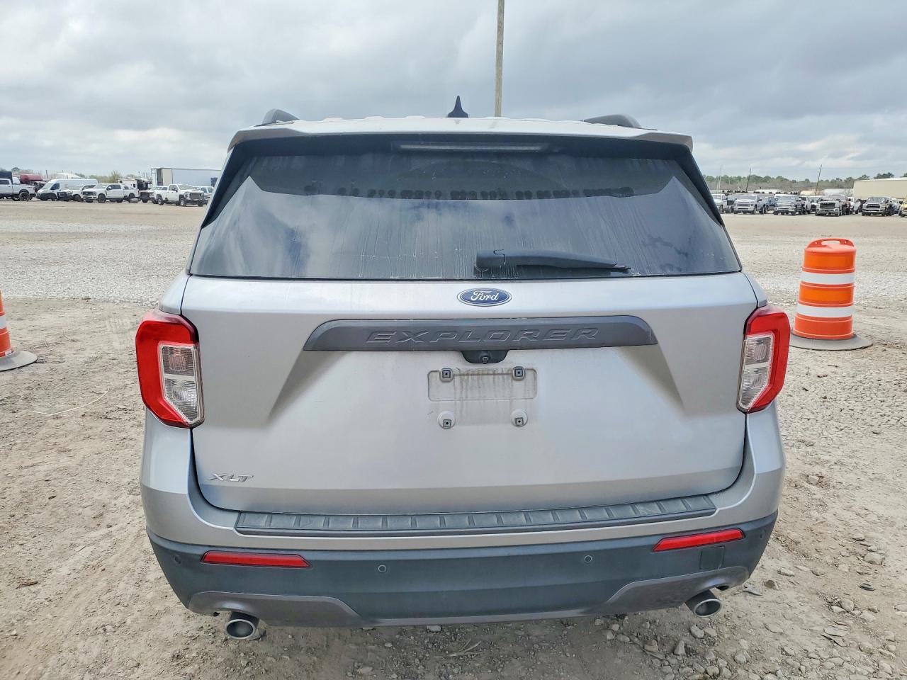 2021 FORD EXPLORER XLT photo 11