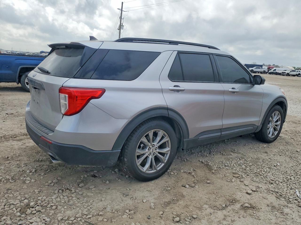 2021 FORD EXPLORER XLT photo 5