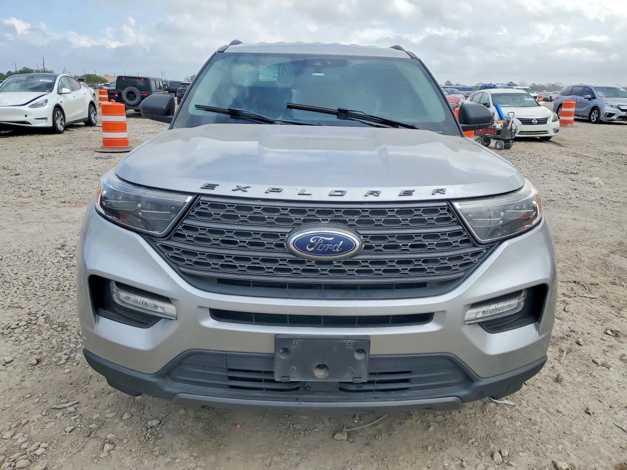 2021 FORD EXPLORER XLT photo 9